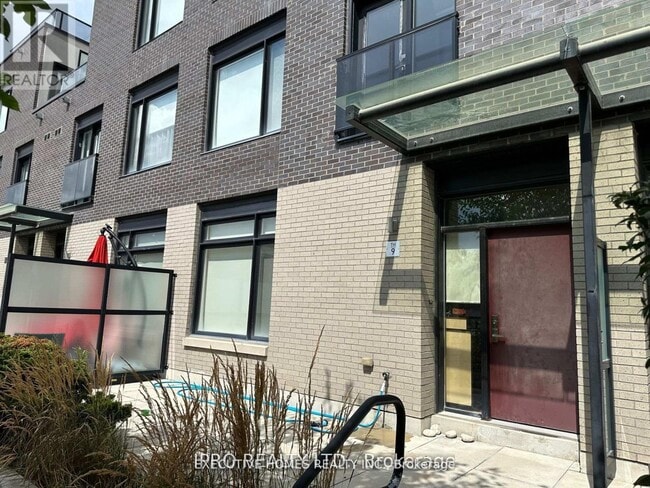 Building Photo - 4020-4020 Parkside Village Dr