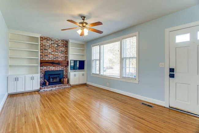 Building Photo - 2317 Ingleside Dr