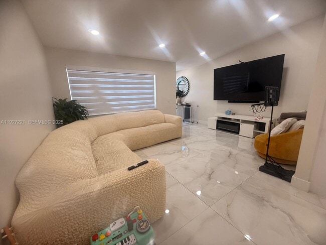 Foto del edificio - 6864 NW 166th Terrace