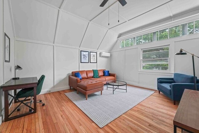 Building Photo - 40 George St