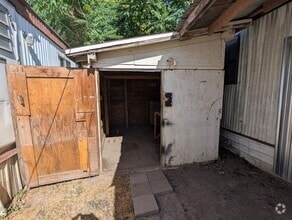 Building Photo - 622 Burrell Ave