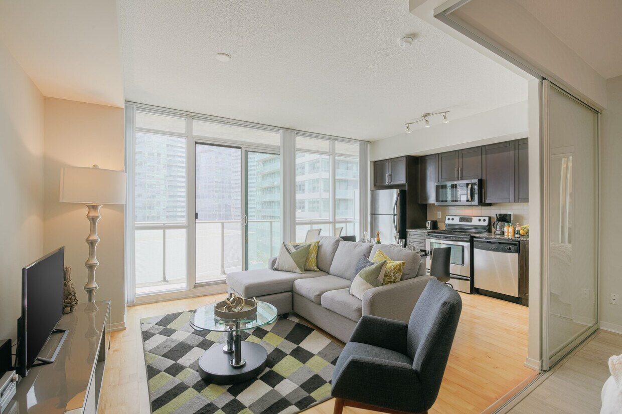 Primary Photo - 81 Bay St.