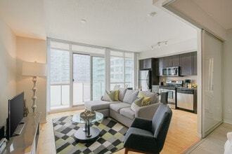 Building Photo - 81 Bay St.