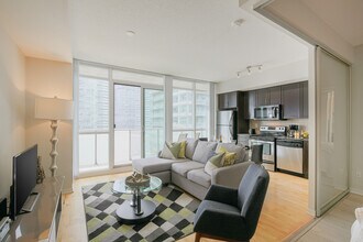 Building Photo - 81 Bay St.