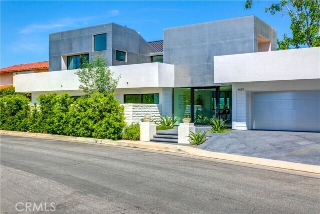 Foto del edificio - 9653 Highridge Dr