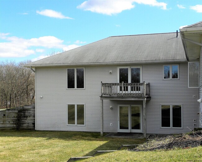 Building Photo - 12 Pineview Ct