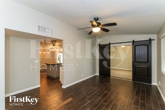 Foto del edificio - 2206 E Arbor Cir