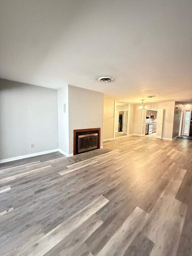 Building Photo - Barclay Square