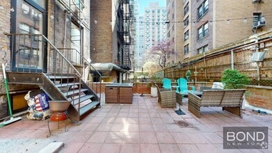Building Photo - 150 E 84th St