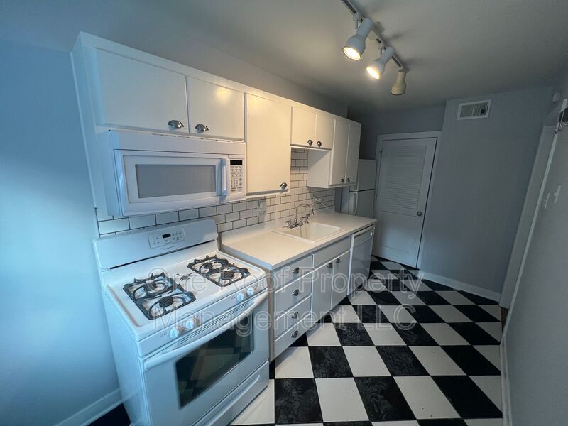 Foto principal - 4532 Broadway Blvd