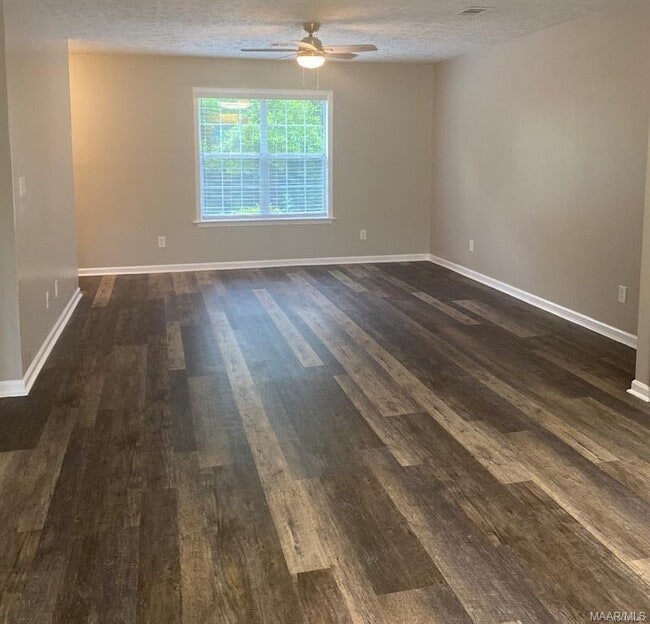 Foto del edificio - 3425 Sullivan Ln