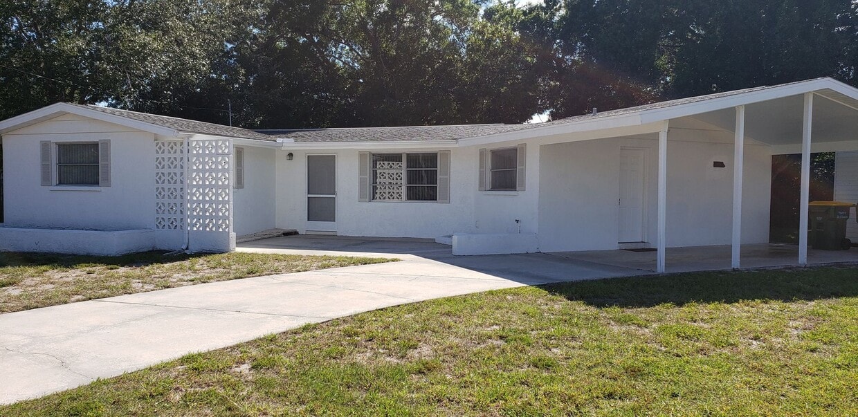 Primary Photo - Centrally Located Sarasota 2-bedroom Home ...