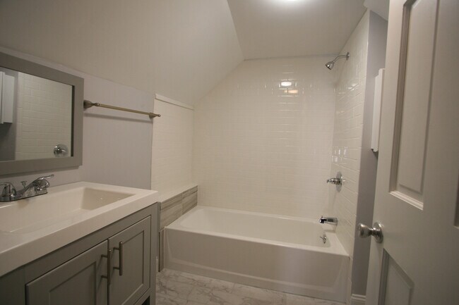 Building Photo - 6 Hammersley Ave