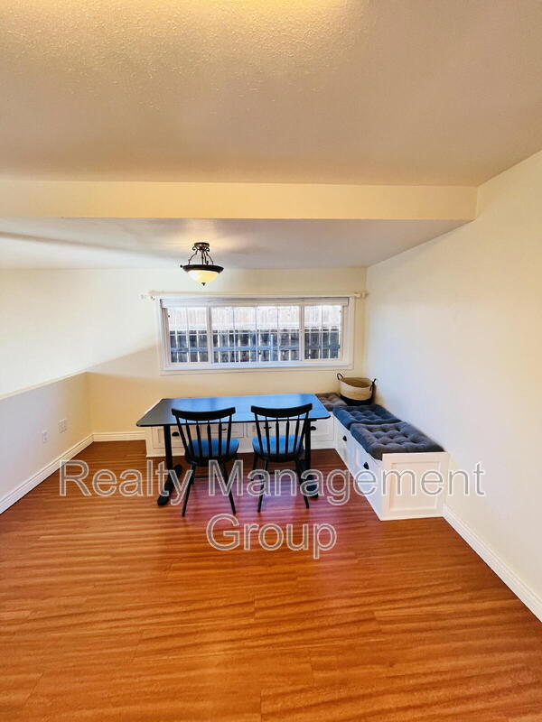 Foto del edificio - 246 Loma Vista Pl