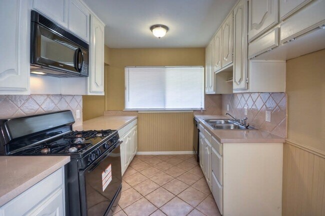 Building Photo - 1514 Rockbrook St