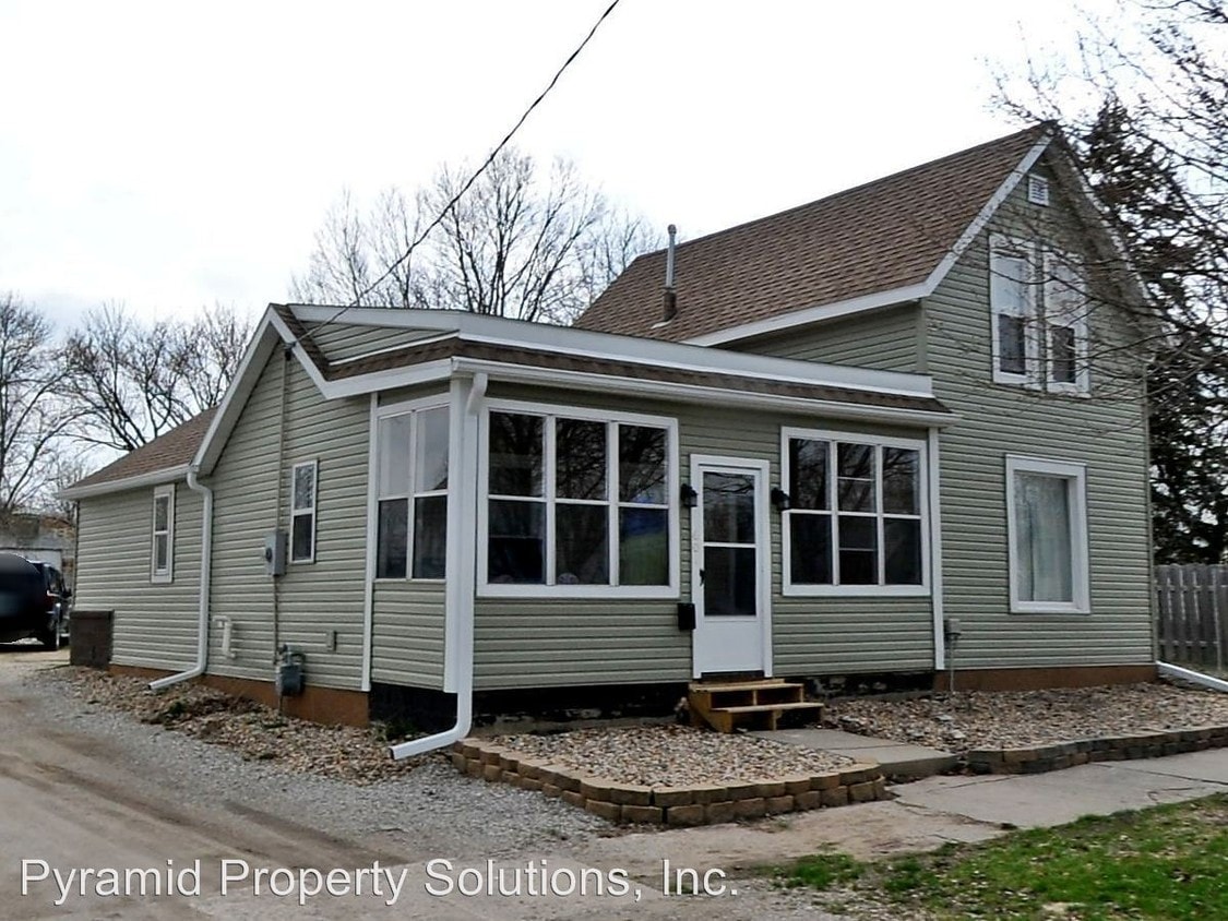 Primary Photo - 3 br, 1 bath House - 601 3rd St NE
