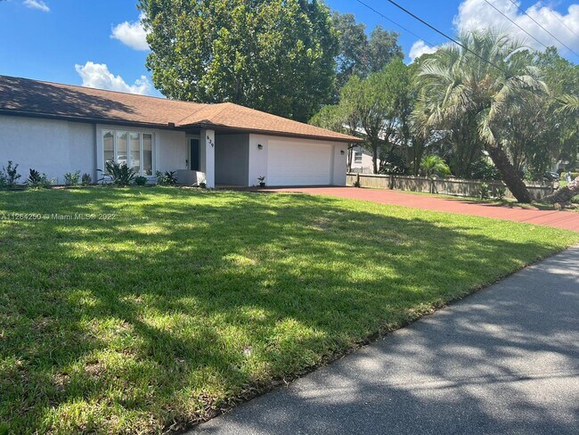 Building Photo - 639  Sportsman Ave   Sebring Fl 33875