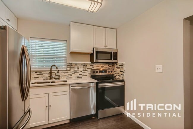 Foto del edificio - 4223 Dinglewood Ave