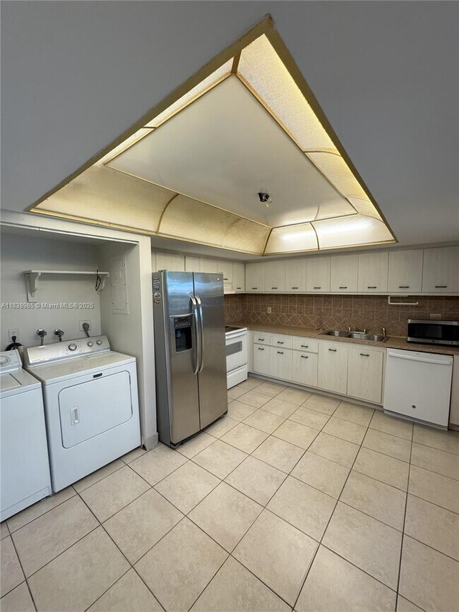 Foto del edificio - 7205 W Sunrise Blvd