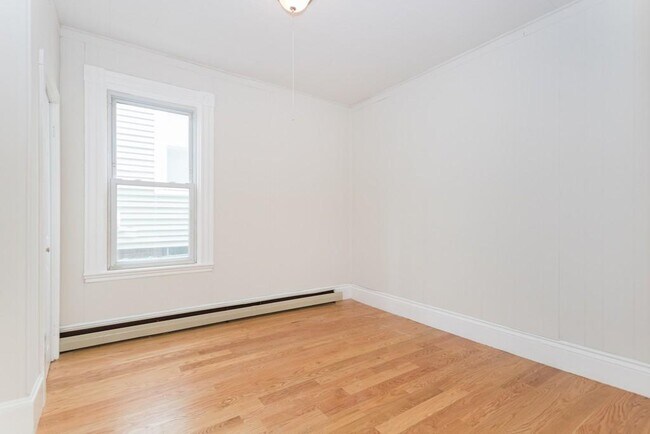 Building Photo - 27 Pinckney St
