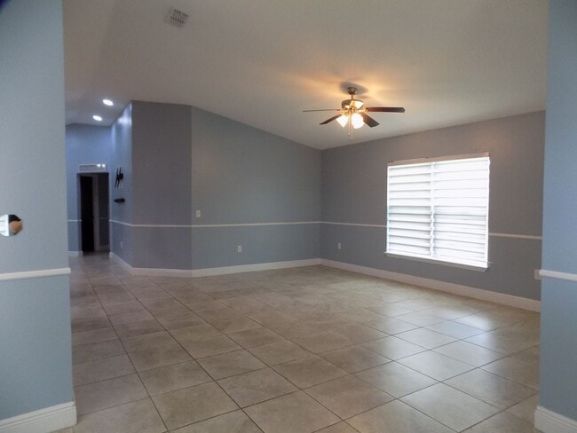 Building Photo - 377 Cimarron Ct