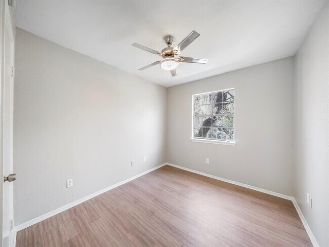 Foto del edificio - 9204 Campbell Rd