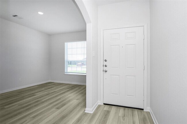 Building Photo - 450 Amberwood Pk Dr