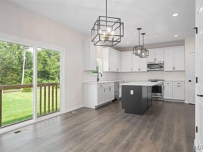 Building Photo - 3304 White Pine Dr