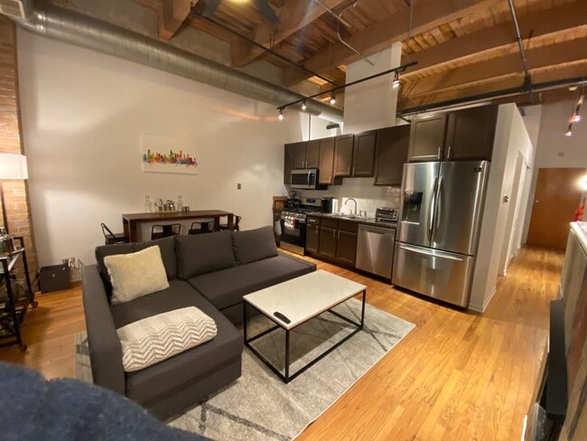 Building Photo - 215 N Aberdeen St