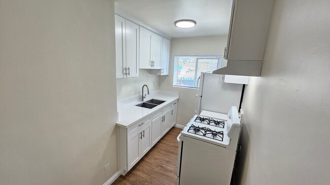 Foto del edificio - 1375 W 20th St