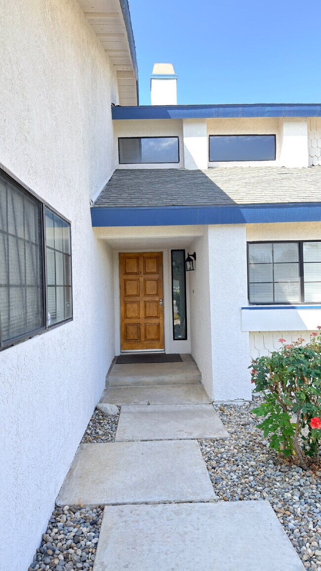 Foto del edificio - Spacious Two-Story Home with Large Backyard – Available Now!