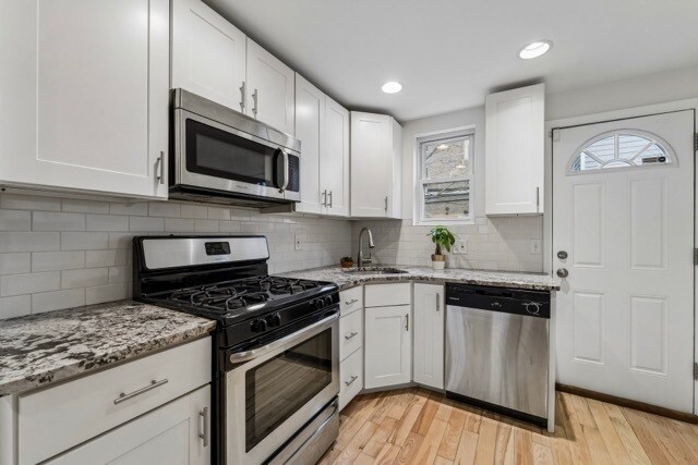 Foto del edificio - 2117 Titan St