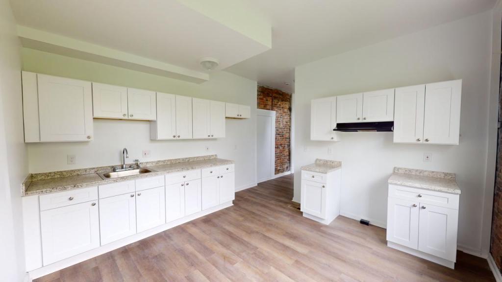Primary Photo - 245 N 18th ST