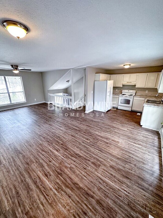 Foto del edificio - MOVE IN BY JUNE 23rd AND RECEIVE $1000 OFF...