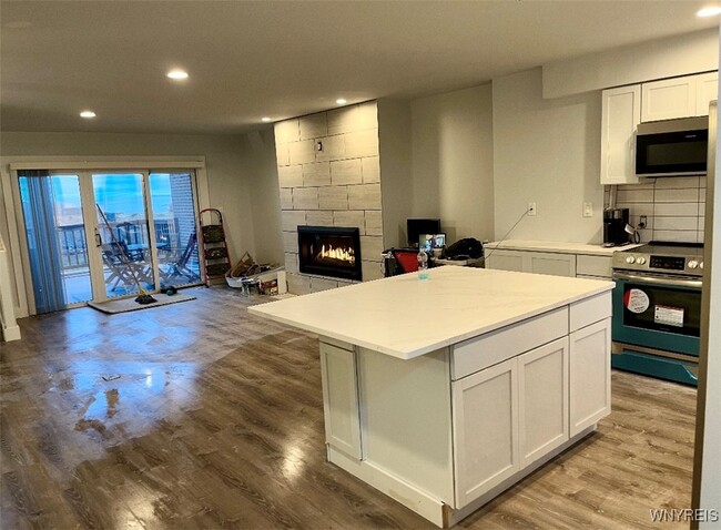 Building Photo - 406 Lakefront Blvd
