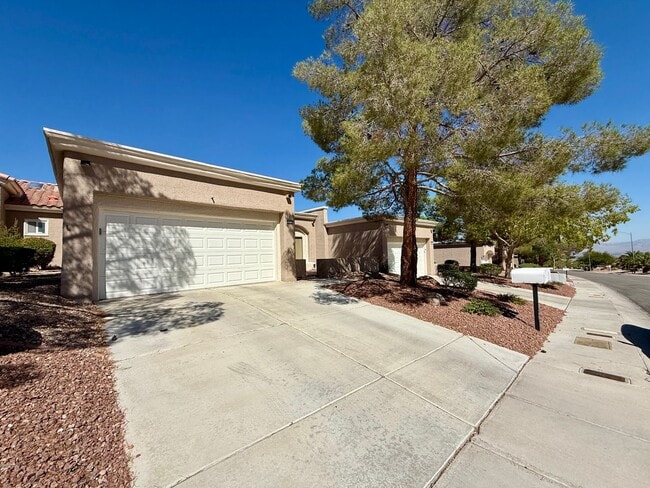 Foto del edificio - Spectacular furnished 2 bedroom townhouse ...