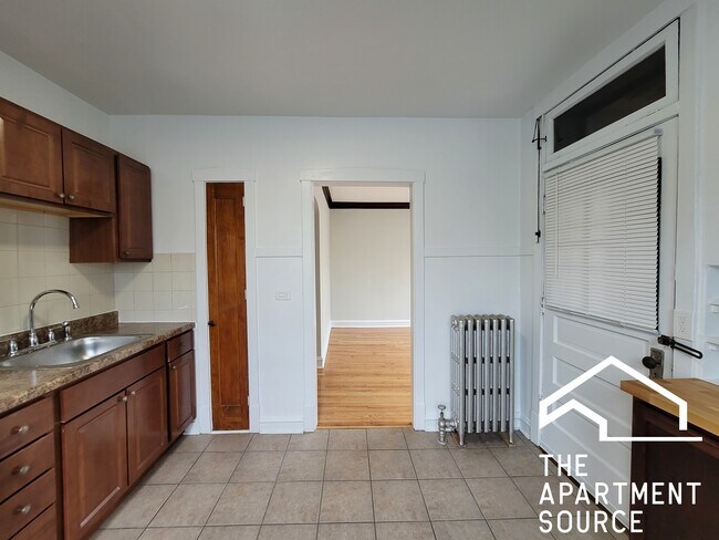 Foto del edificio - 3052 W Irving Park Rd
