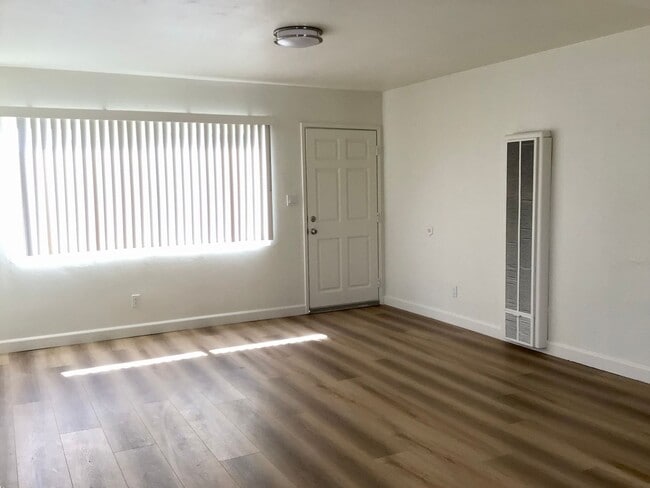 Building Photo - 2BR/1BA Apartment in Linda Vista - Close t...