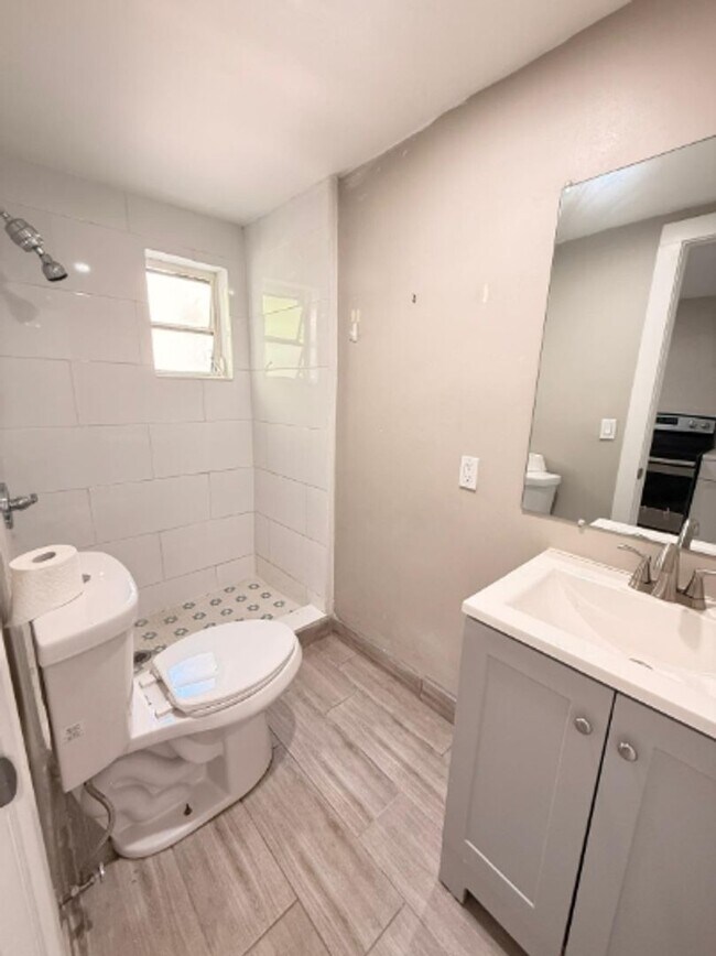 Foto del edificio - 1151 - 1159 NE 18 STREET #1-5