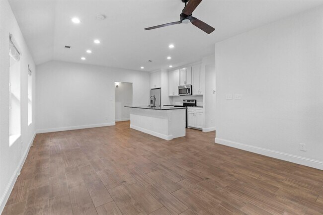 Foto del edificio - 715 Point Lookout Dr