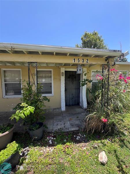 Building Photo - 1532 NW 3rd Ave