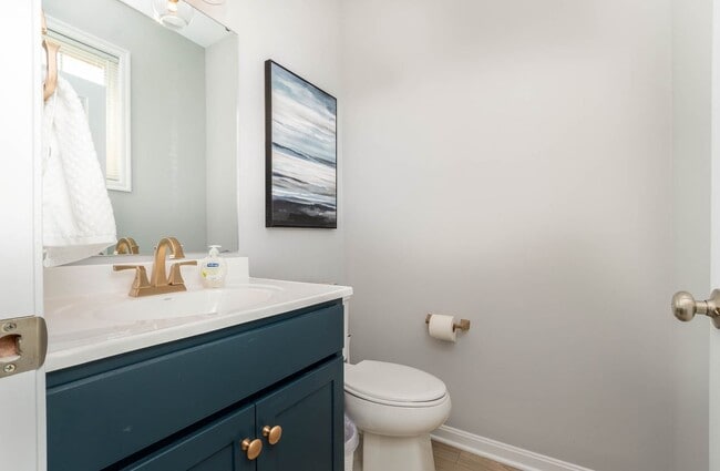 Building Photo - Fully Furnished Executive Corporate Rental