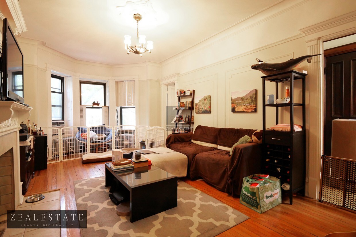 Primary Photo - 512 12th St