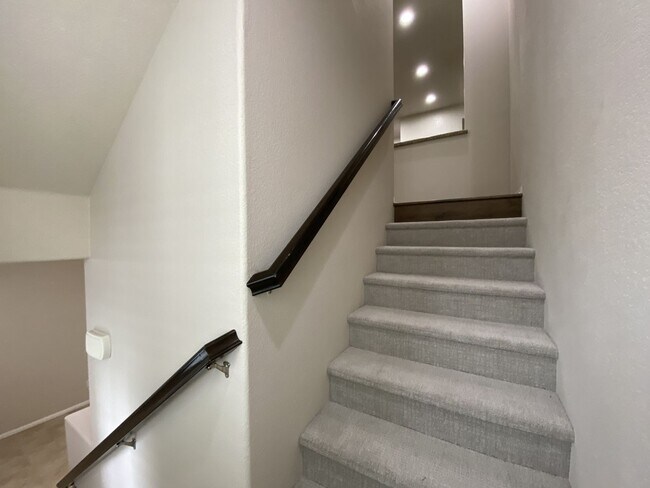 Foto del edificio - 2bd/2.5ba Townhouse with A/C in San Elijo ...