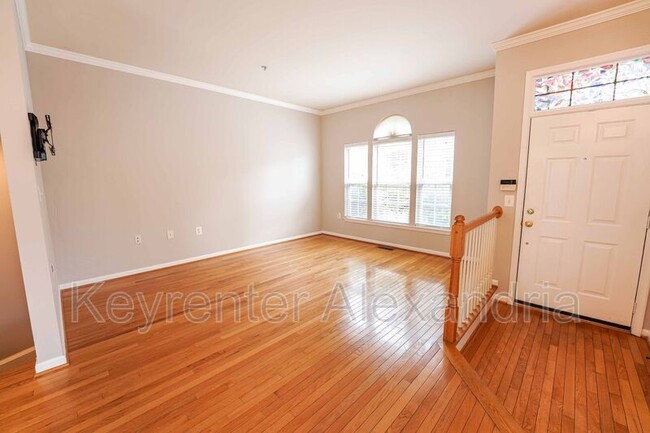 Building Photo - 6100 Madison Pointe Ct