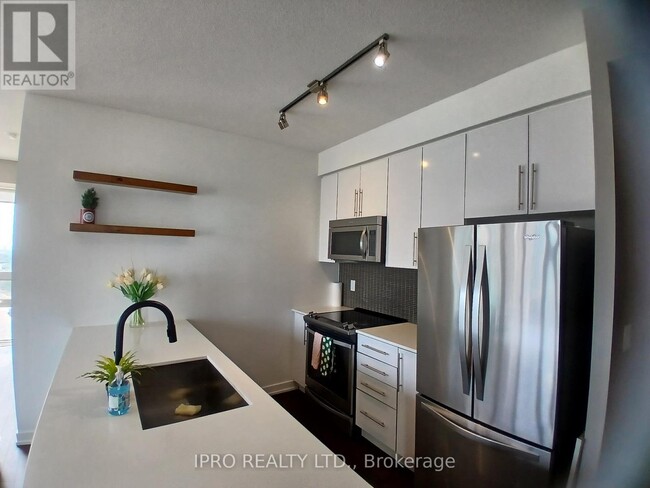 Building Photo - 510-1510 Curran Place
