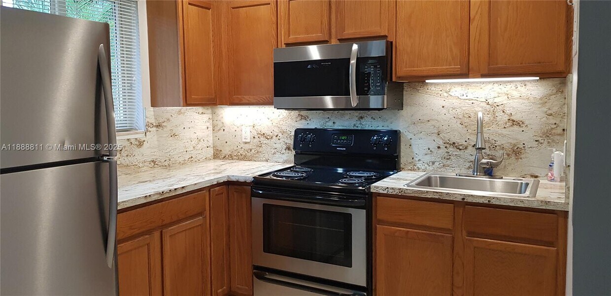 Foto principal - 818 SW 4th St