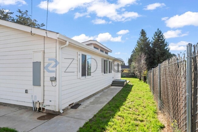 Building Photo - 2838 Romagnolo St