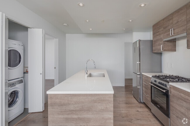 2BR, 2BA - 800SF - Wall Yaletown