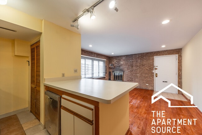 Building Photo - 715 W Diversey Pky